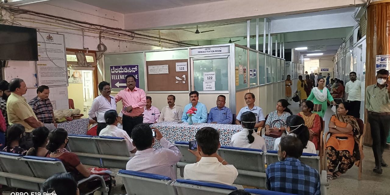 ತುರ್ತು ಪರಿಸ್ಥಿತಿಯಲ್ಲಿದ್ದ ಗರ್ಭಿಣಿಗೆ ಯಶಸ್ವಿ ಹೆರಿಗೆ; ವೈದ್ಯಕೀಯ ತಂಡಕ್ಕೆ ಸನ್ಮಾನ