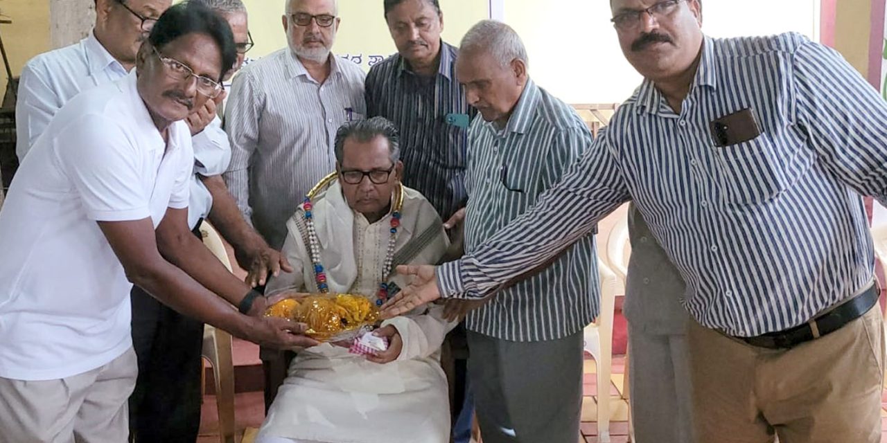 ಸಾಹಿತಿ ವಿಷ್ಣು ನಾಯ್ಕರನ್ನು ಸನ್ಮಾನಿಸಿ ಗೌರವಿಸಿದ ಡಾ. ದಿನಕರ ದೇಸಾಯಿ ಸ್ಮಾರಕ ಪ್ರತಿಷ್ಠಾನ