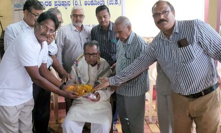 ಸಾಹಿತಿ ವಿಷ್ಣು ನಾಯ್ಕರನ್ನು ಸನ್ಮಾನಿಸಿ ಗೌರವಿಸಿದ ಡಾ. ದಿನಕರ ದೇಸಾಯಿ ಸ್ಮಾರಕ ಪ್ರತಿಷ್ಠಾನ
