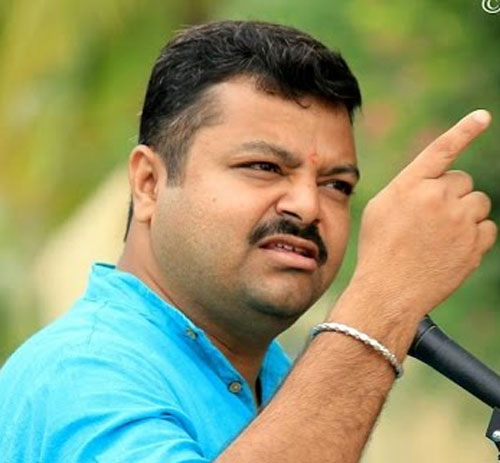 ಚಕ್ರವರ್ತಿ ಸೂಲೆಬೆಲೆ ಅವರ ಮೇಲೆ ಎಫ್.ಐ.ಆರ್ : ಮುಖ್ಯಮಂತ್ರಿ ಸಿದ್ದರಾಮಯ್ಯ ಅವರ ವಿರುದ್ದ ಅವಹೇಳನಕಾರಿಯಾಗಿ ಬಾಷಣ ಮಾಡಿದ ಹಿನ್ನಲೆ