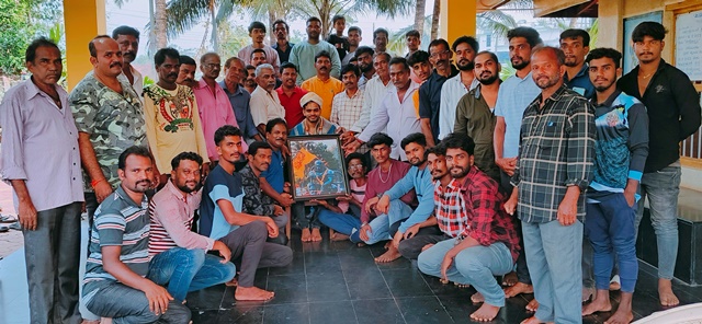 ಕಲಾಕಾರ ದಿನೇಶ ಮೇತ್ರಿಗೆ ಕೇಣಿ ನಾಗರಿಕರಿಂದ ಸನ್ಮಾನ