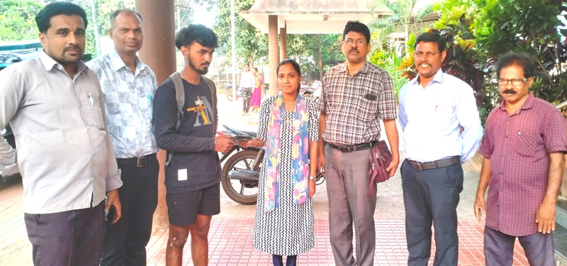 ಹಣ ಮರಳಿಸಿ ಪ್ರಾಮಾಣಿಕತೆ ಮೆರೆದ ಸರಕಾರಿ ಆಸ್ಪತ್ರೆಯ ಸಿಬ್ಬಂದಿ ನಿಖಿತಾ ಪೆಡ್ನೇಕರ