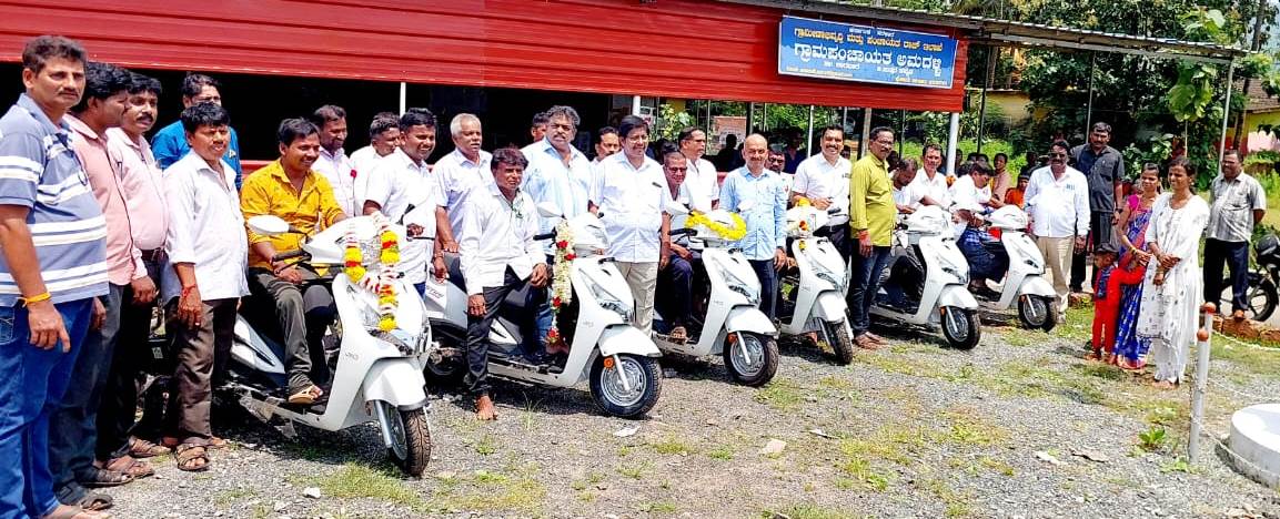 ನಿಮ್ಮ ನೋವುಗಳೊಂದಿಗೆ ನಾನಿದ್ದೇನೆ ಎಂದು ವಿಶೇಷ ಚೇತನರಿಗೆ ದೈರ್ಯ ತುಂಬಿದ ಶಾಸಕ ಸತೀಶ ಸೈಲ್