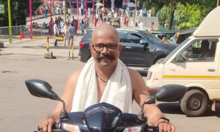 ಶಾಸಕ ಸತೀಶ ಸೈಲಗೆ ಬಿಗ್ ರಿಲೀಫ್ : ಮುಡಿ ನೀಡಿ ಹರಕೆ ಒಪ್ಪಿಸಿದ ಅಭಿಮಾನಿ