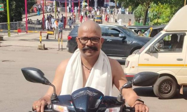 ಶಾಸಕ ಸತೀಶ ಸೈಲಗೆ ಬಿಗ್  ರಿಲೀಫ್ : ಮುಡಿ ನೀಡಿ ಹರಕೆ ಒಪ್ಪಿಸಿದ ಅಭಿಮಾನಿ